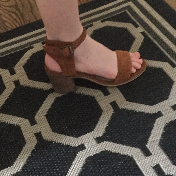 🛍💕Adorable block heel Sandal💕🛍 - Picture 6 of 6